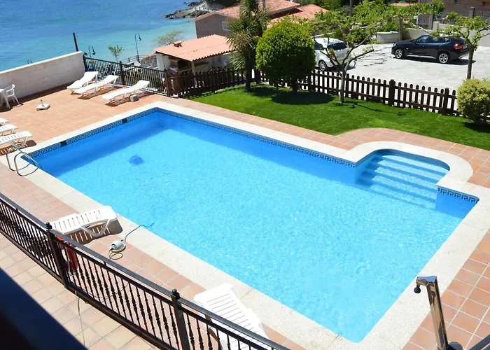 Apartamentos Sinás Playa